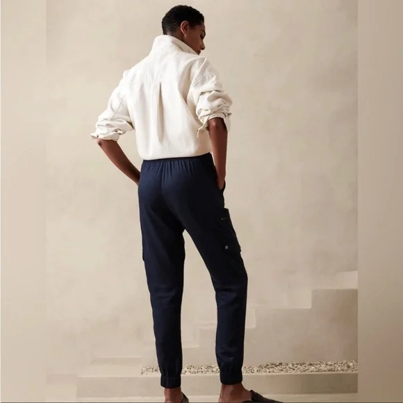 NWT! Banana Republic Navy Blue Tencel Soft Cargo Pant - Multiple Sizes💕 - Picture 4 of 5